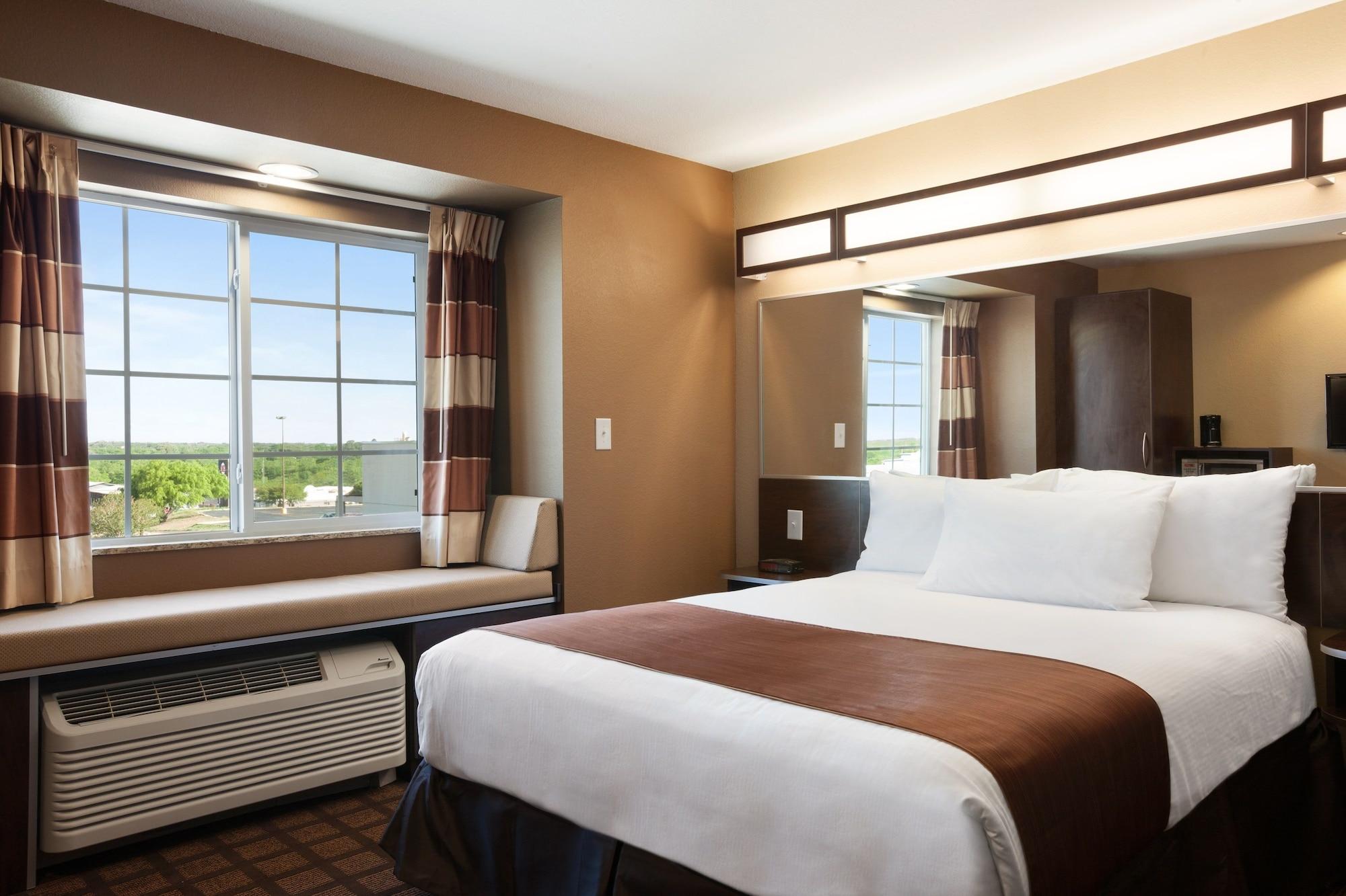 Microtel & By Wyndham Hotel 3*
