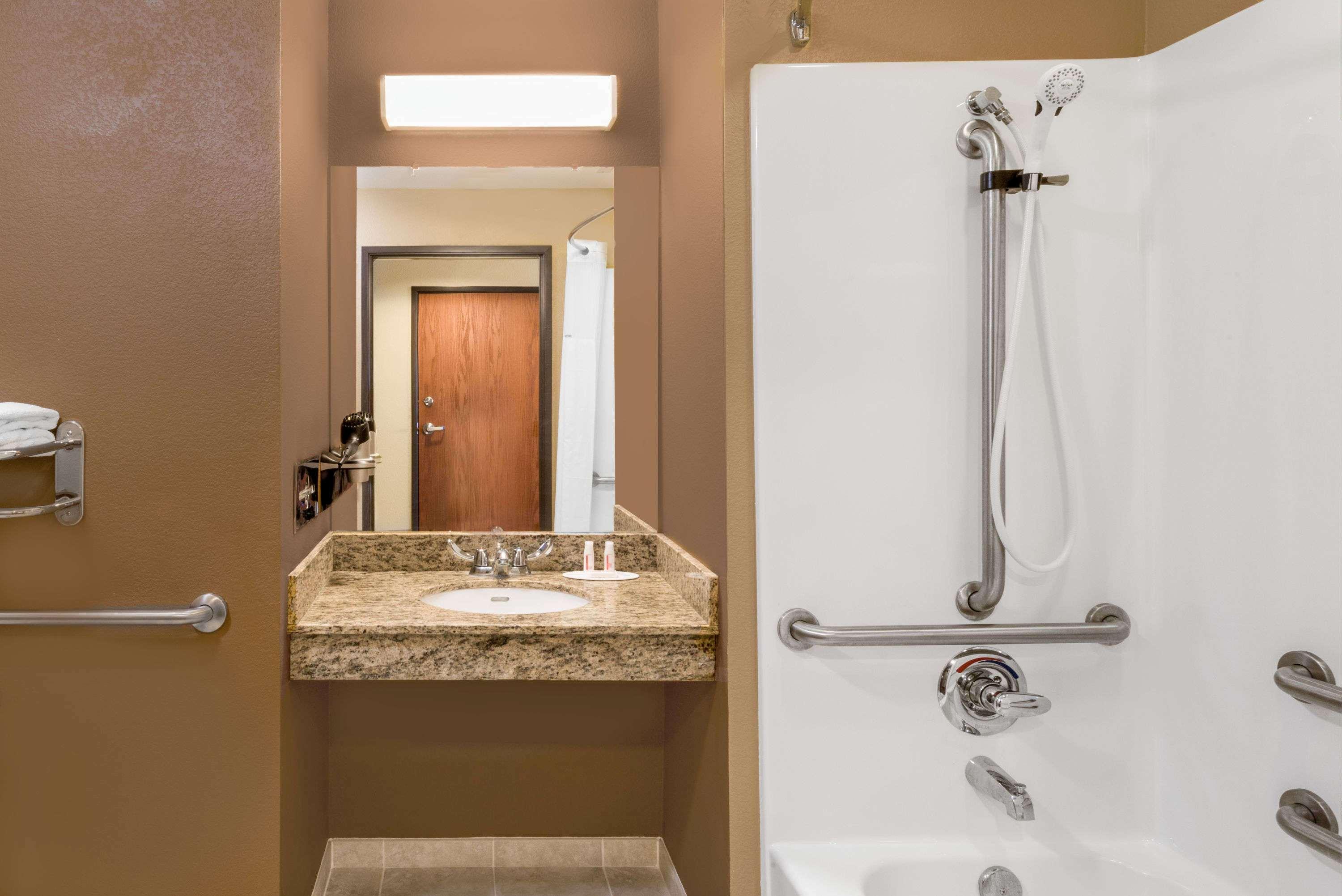 Hotel Microtel & By Wyndham 3*