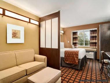 Hotel Microtel & By Wyndham 3*